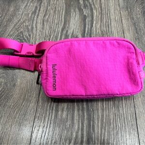 lululemon athletica Vibrant Pink Belt Bag *flaw